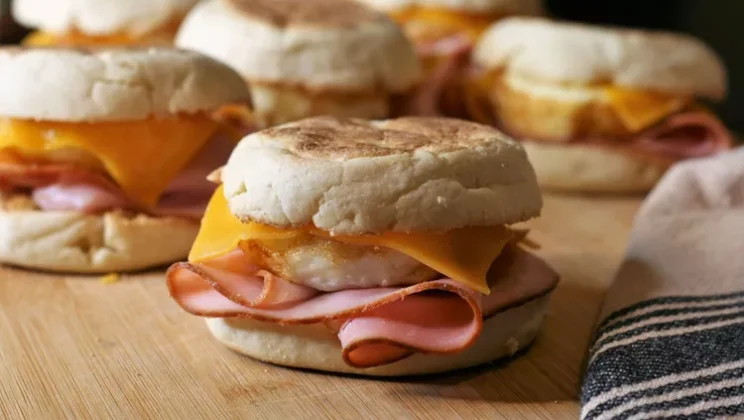 Simple and Delicious Ham, Egg, and Cheese Breakfast Sandwiches Recipe for Beginners